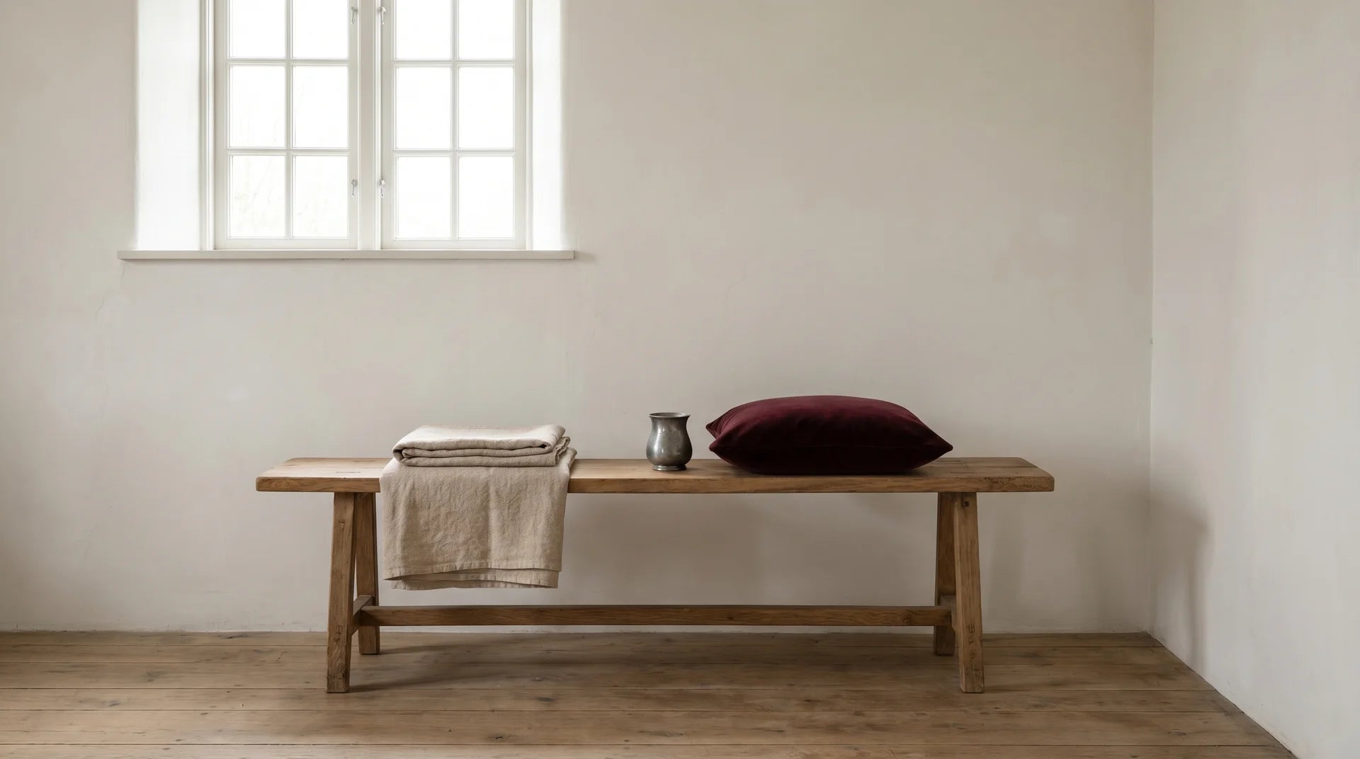 Silverground bench bedlinen backdrop